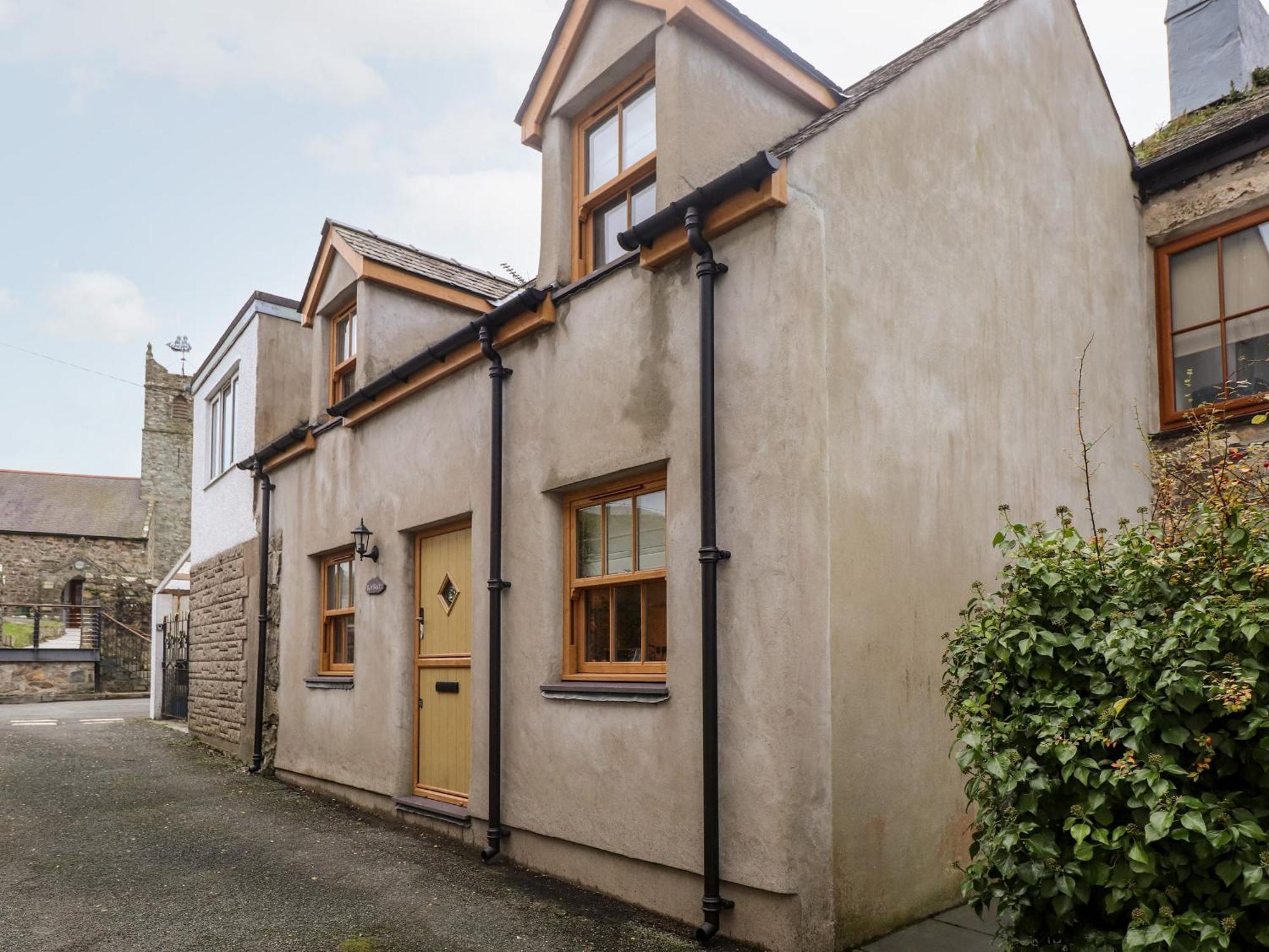 Bull Bach Old Smithy * Pwllheli